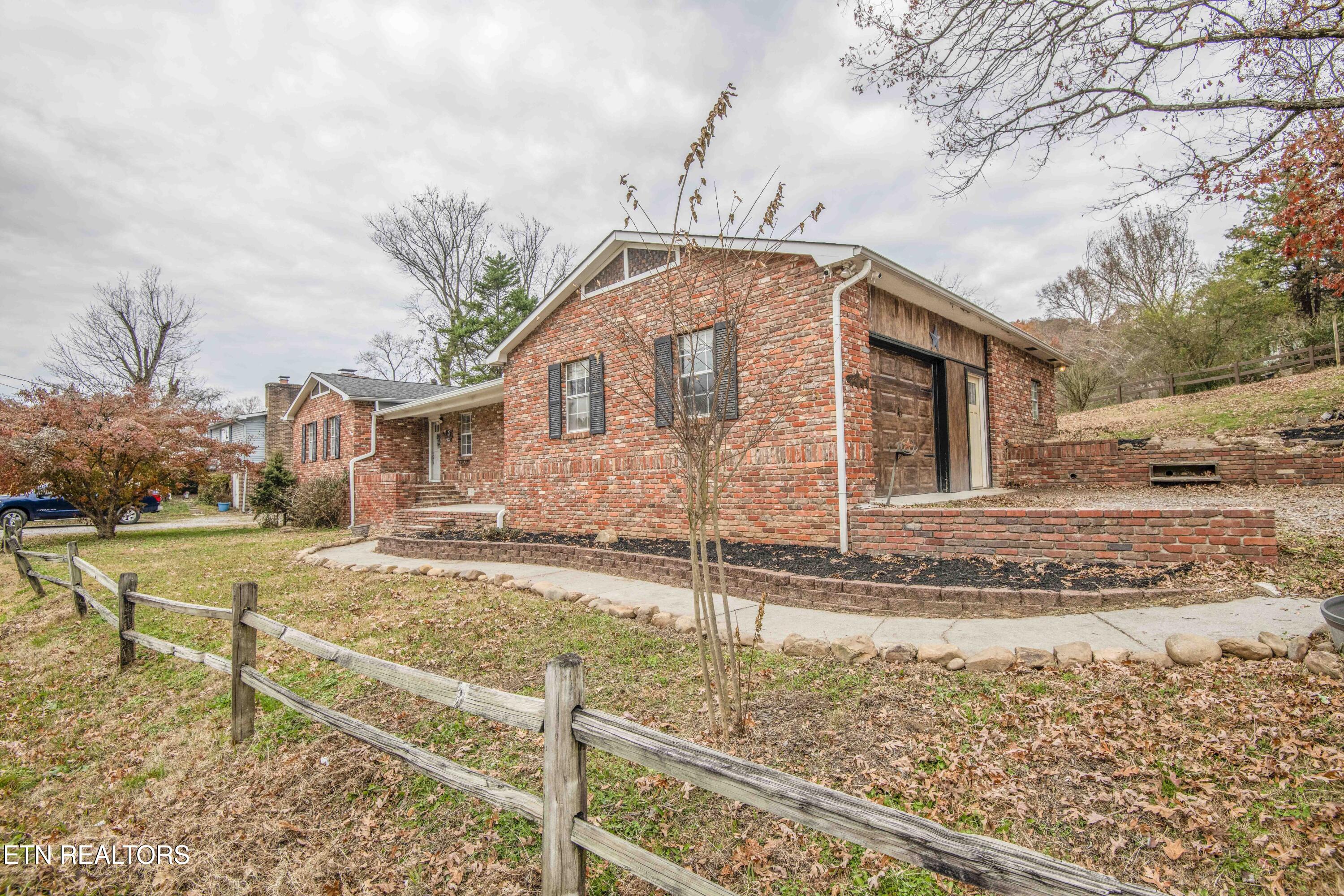246 Old Blacksferry Lane Clinton, TN 37716 - Photo 2 of 25 IMG_6479