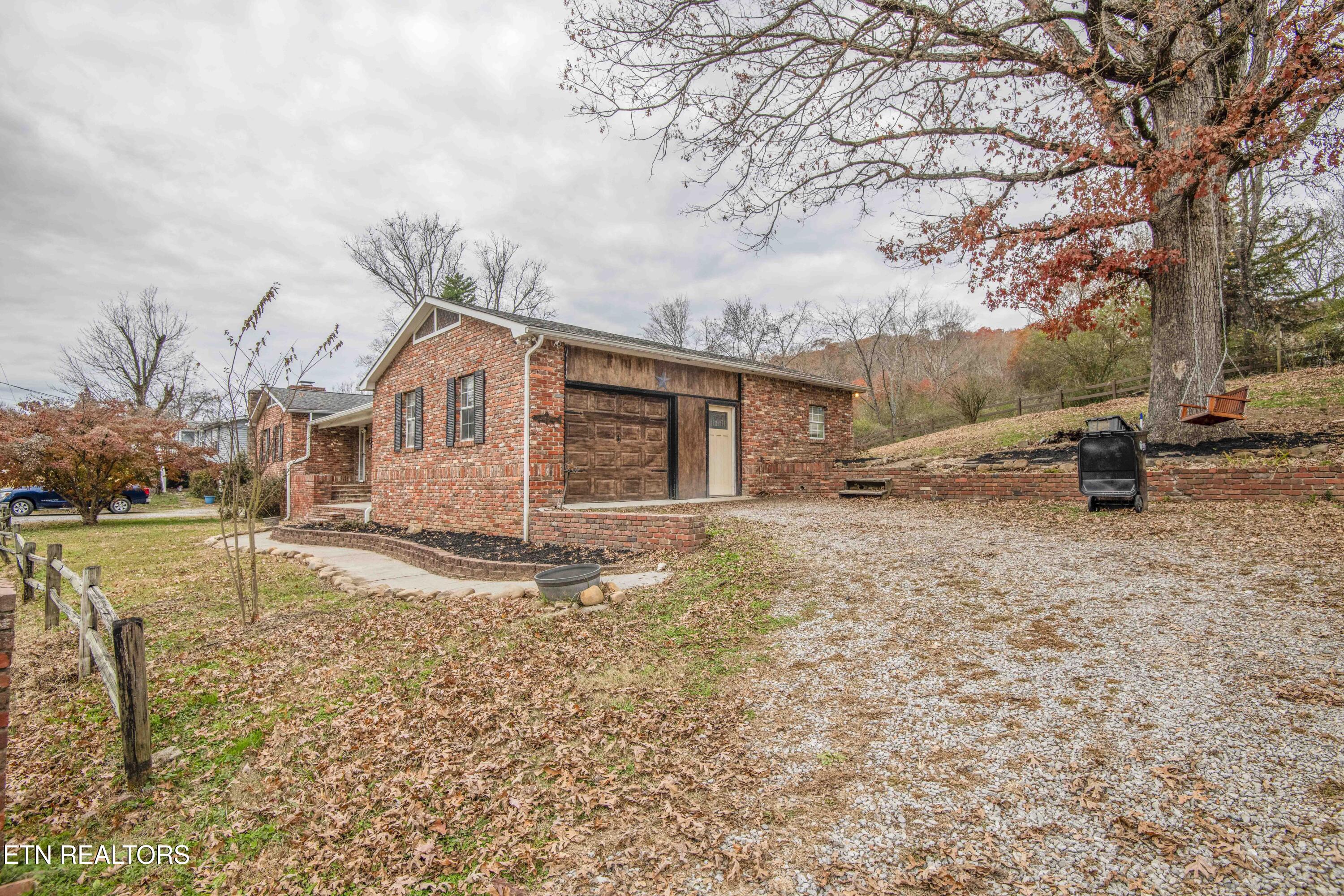246 Old Blacksferry Lane Clinton, TN 37716 - Photo 3 of 25 IMG_6483