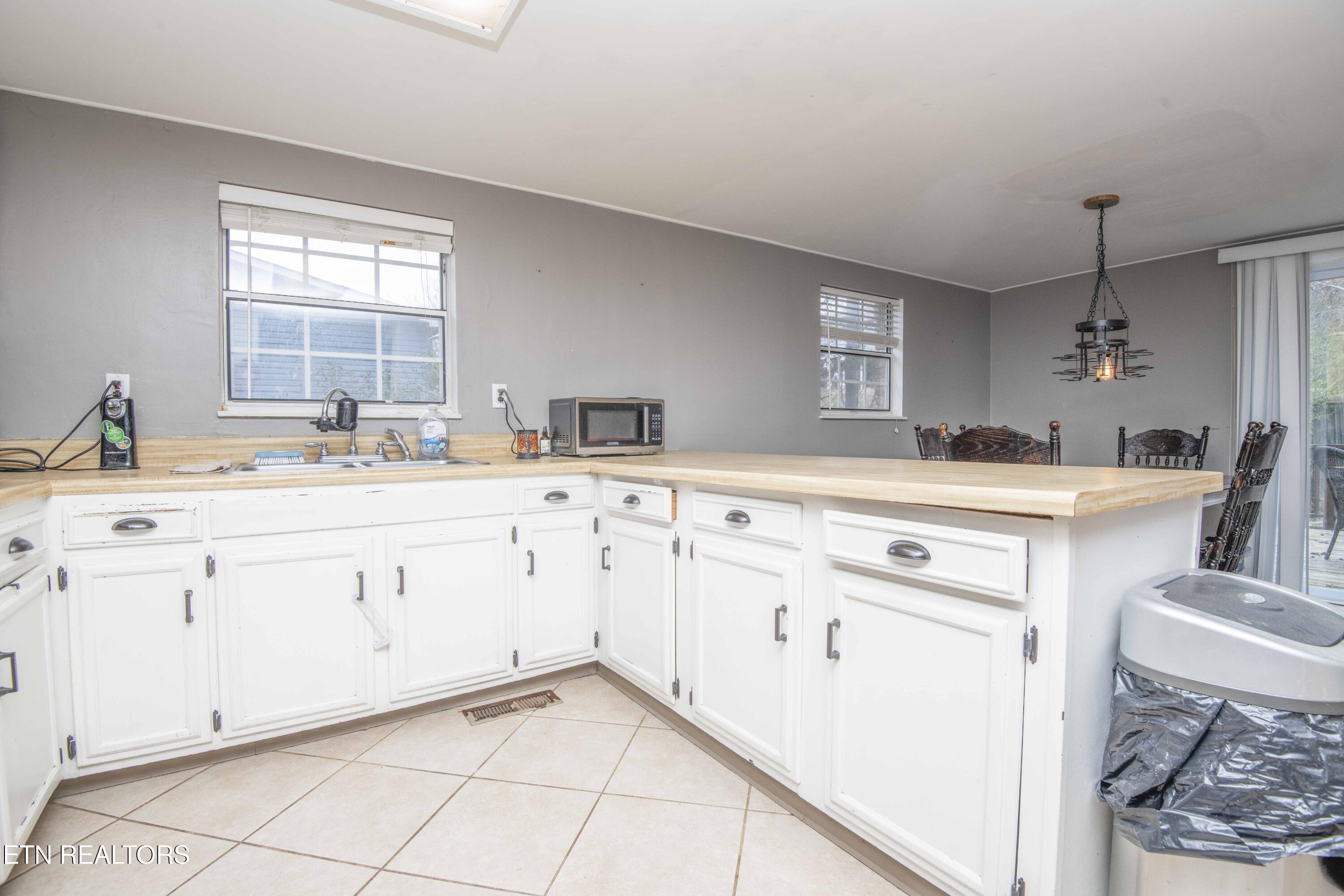 246 Old Blacksferry Lane Clinton, TN 37716 - Photo 9 of 25 IMG_6469