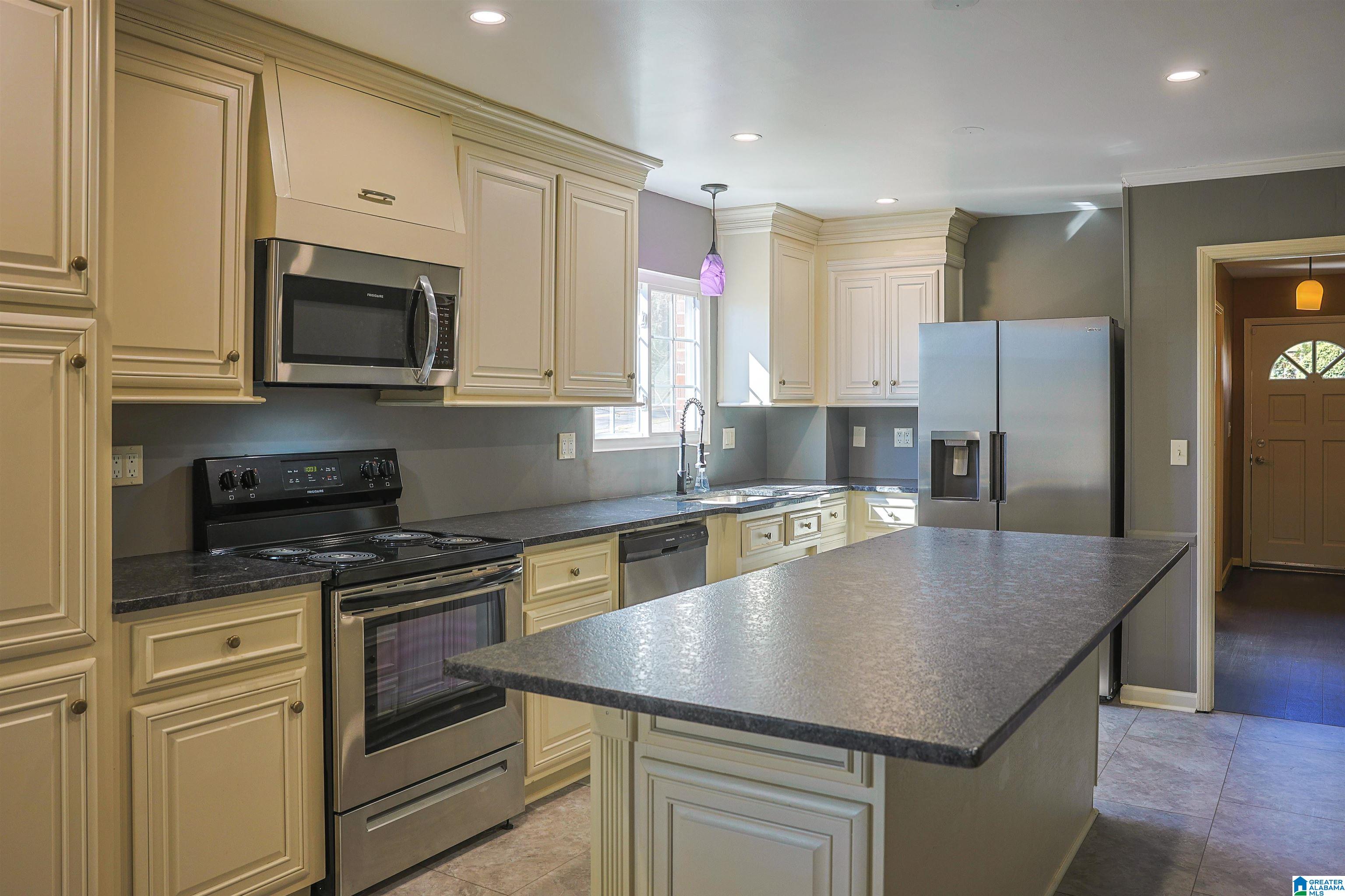 2994 Green Valley Road Birmingham, AL 35243 - Photo 4 of 26