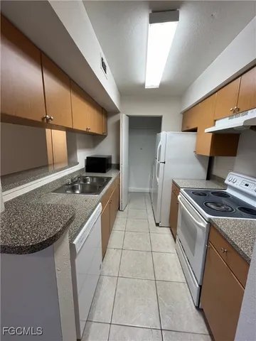 $999 | 2885 Winkler Avenue, Unit 617, Fort Myers, FL 33916