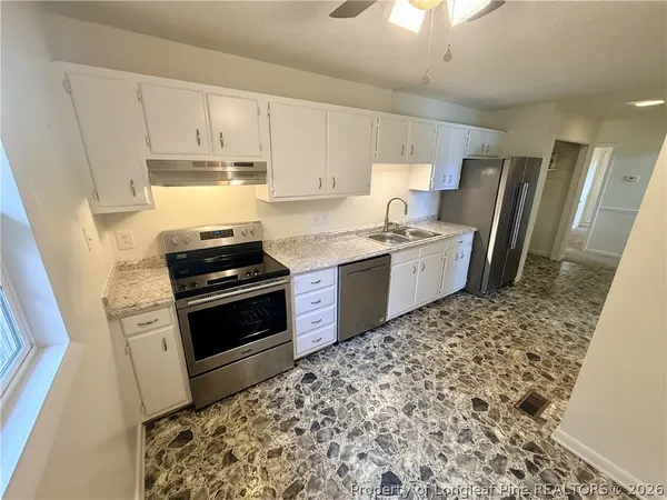 $1,600 | 1009 Louisburg Place, Fayetteville, NC 28311