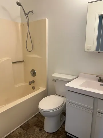 $1,750 | 4304 West Shamrock Lane, Unit 1D, McHenry, IL 60050