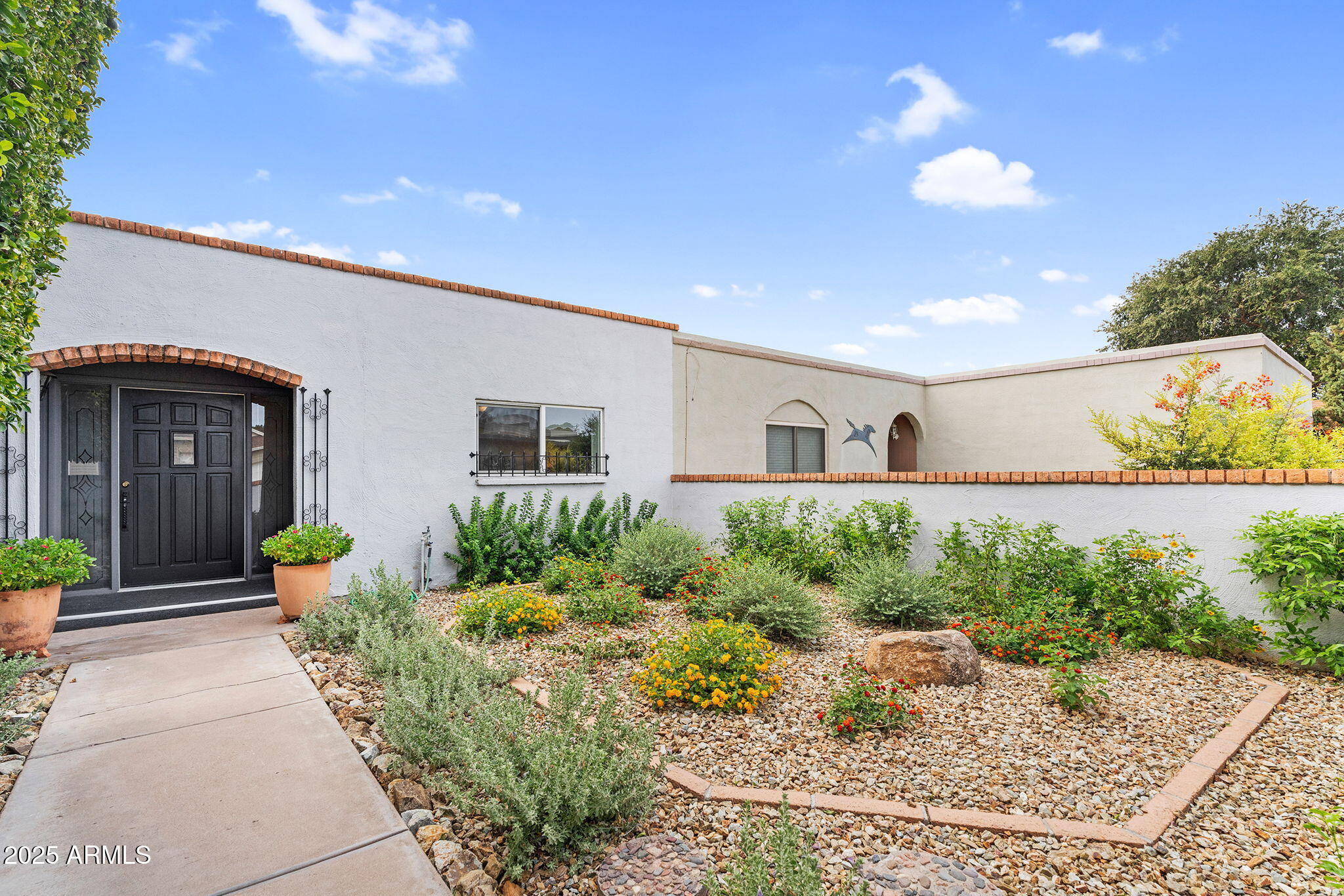 1515 West Palmaire Avenue Phoenix, AZ 85021 - Photo 2 of 23 a front view of house with outdoor seating