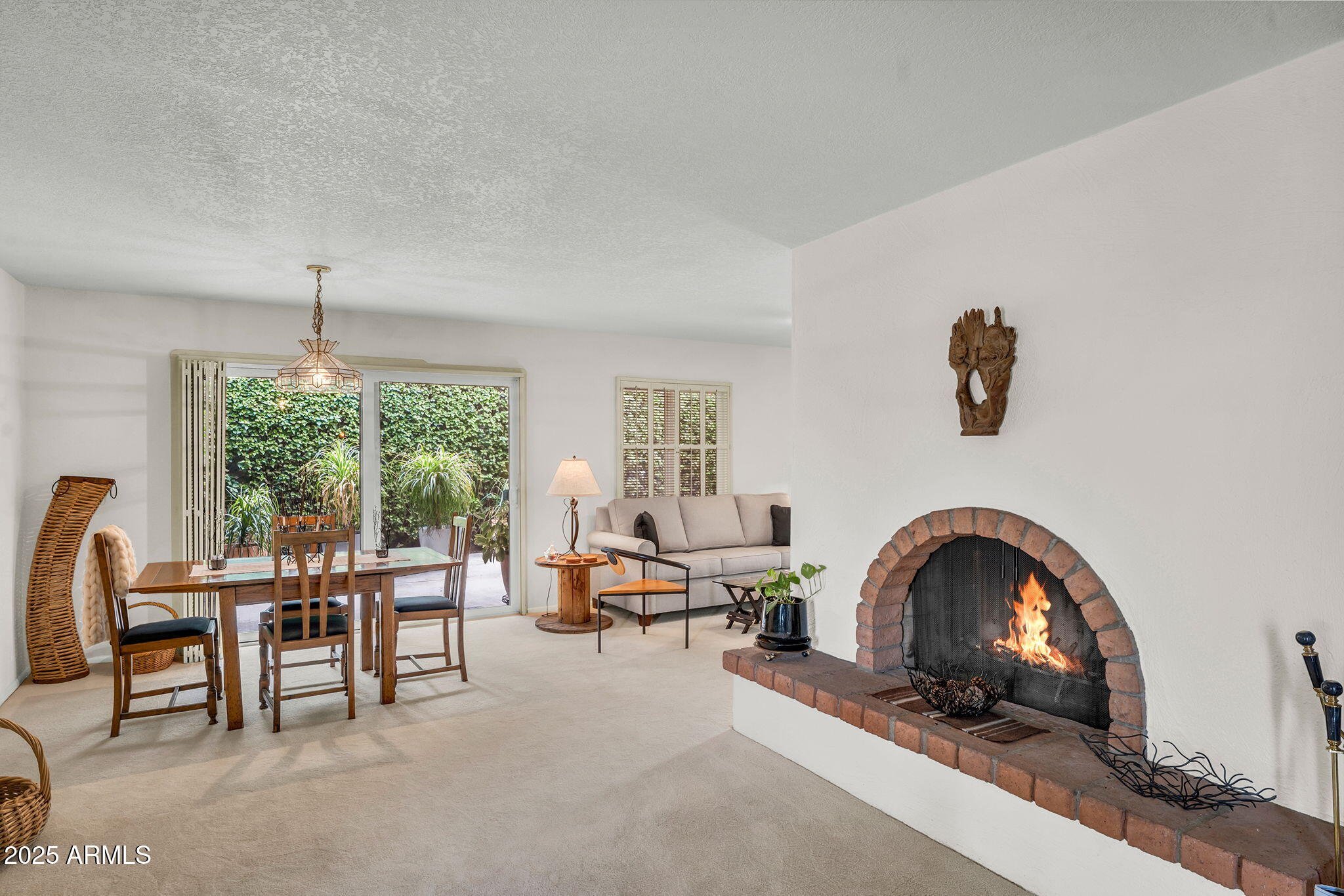 1515 West Palmaire Avenue Phoenix, AZ 85021 - Photo 3 of 23 a living room with furniture and a window