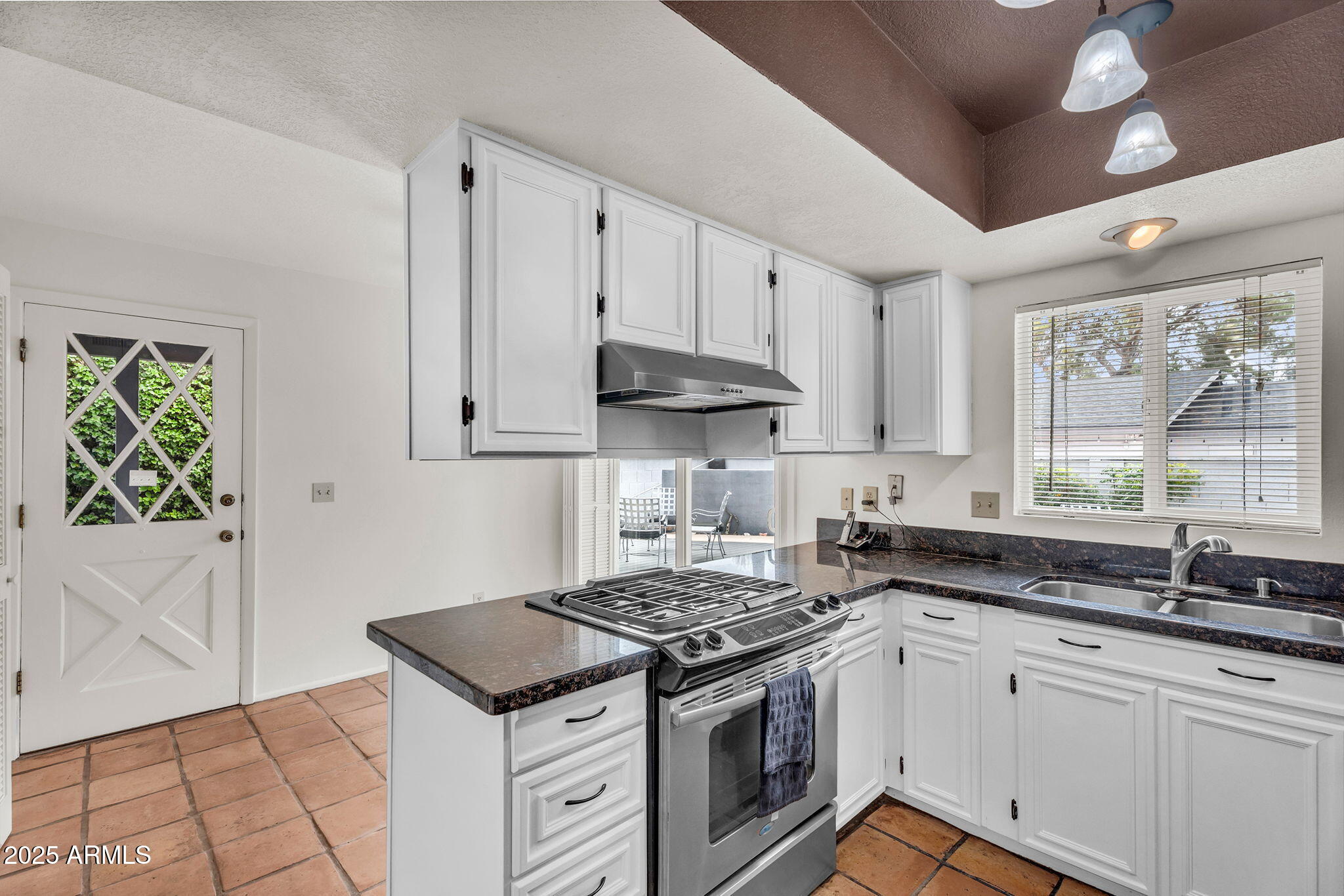 1515 West Palmaire Avenue Phoenix, AZ 85021 - Photo 4 of 23 a kitchen with granite countertop a stove sink and cabinets