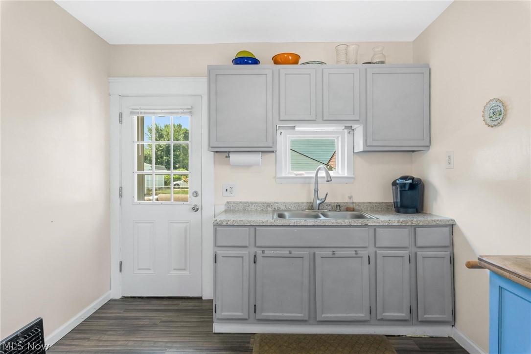 1119 Spring Road Cleveland, OH 44109 - Photo 14 of 27