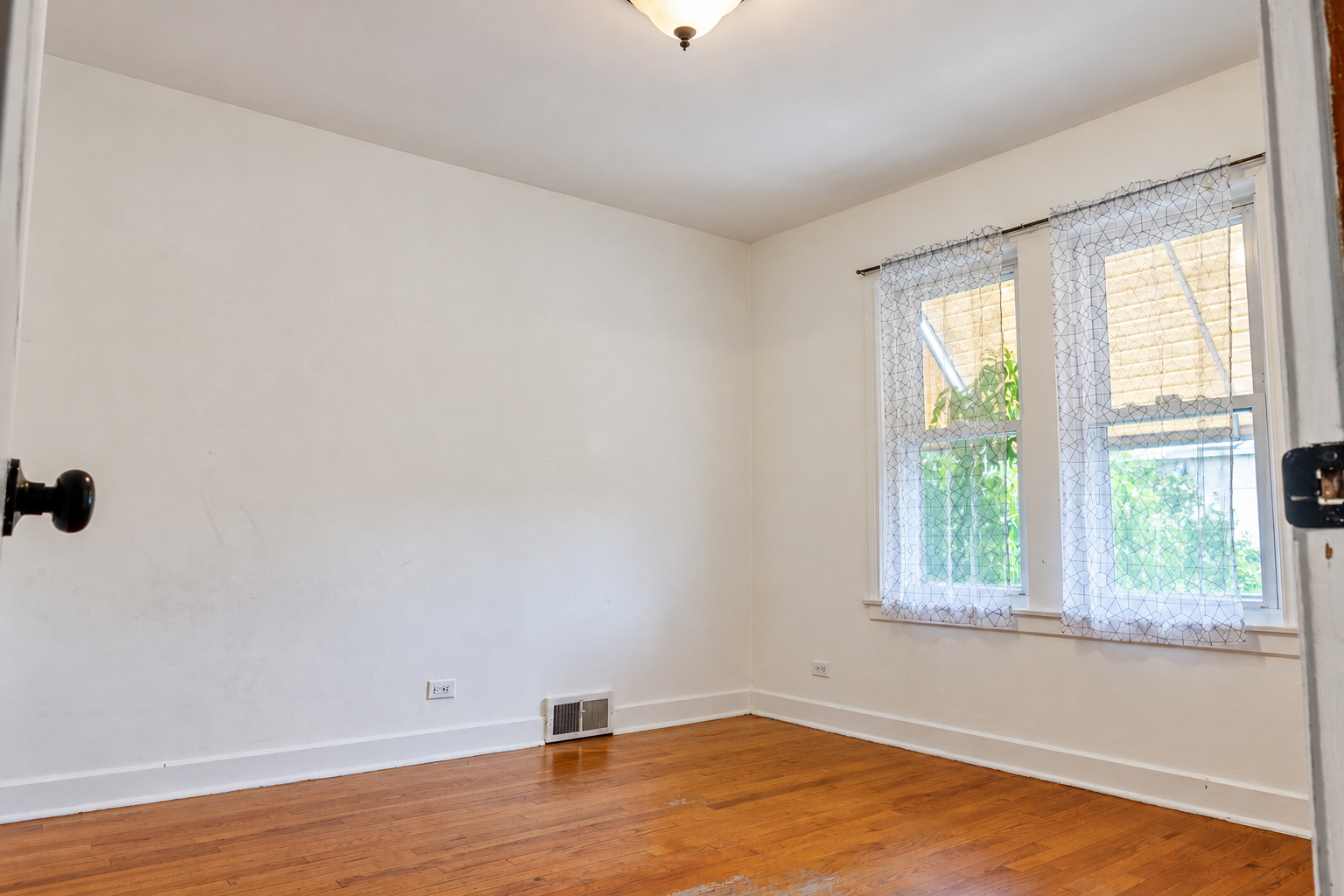 5155 South Kenneth Avenue Chicago, IL 60632 - Photo 7 of 21 Gallery Image 7