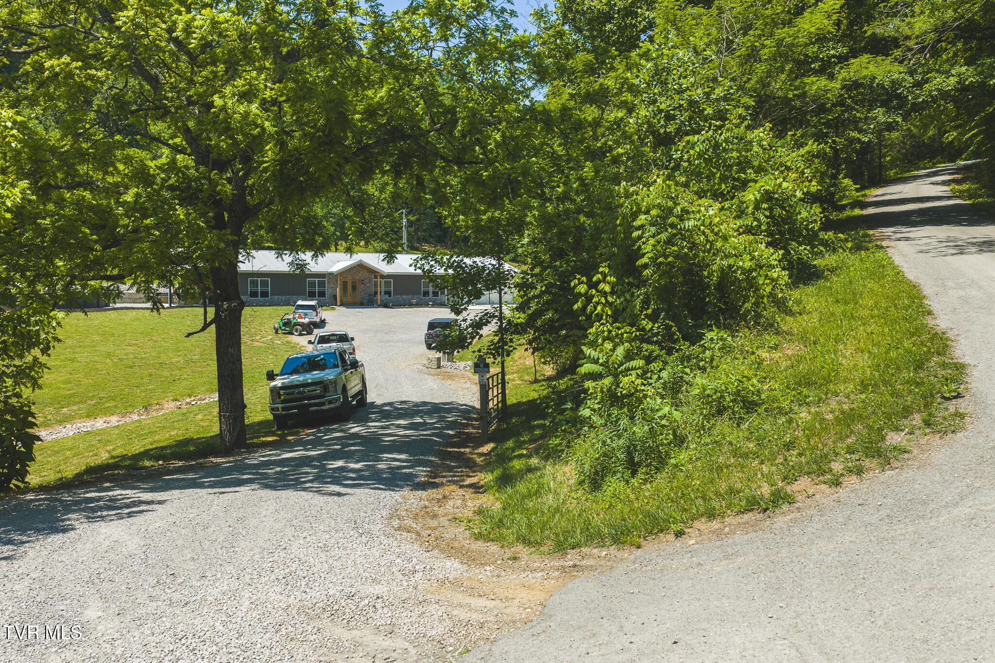 622 Earls Hollow Road Speedwell, TN 37870 - Photo 6 of 50 DJI_20260513132333_0028_D
