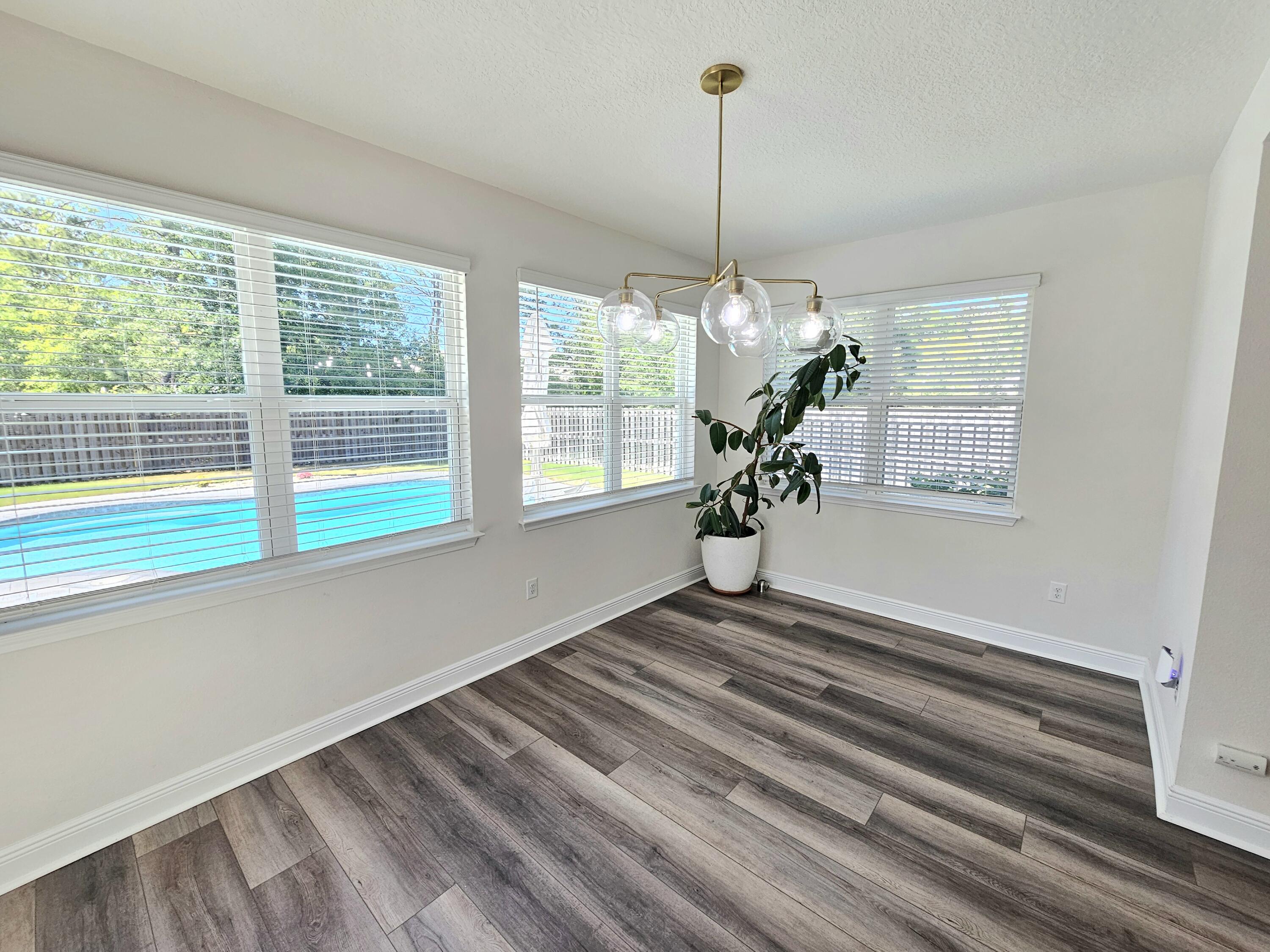 137 Autumn Avenue Freeport, FL 32439 - Photo 12 of 57 Dining Area or Extra Living Soace