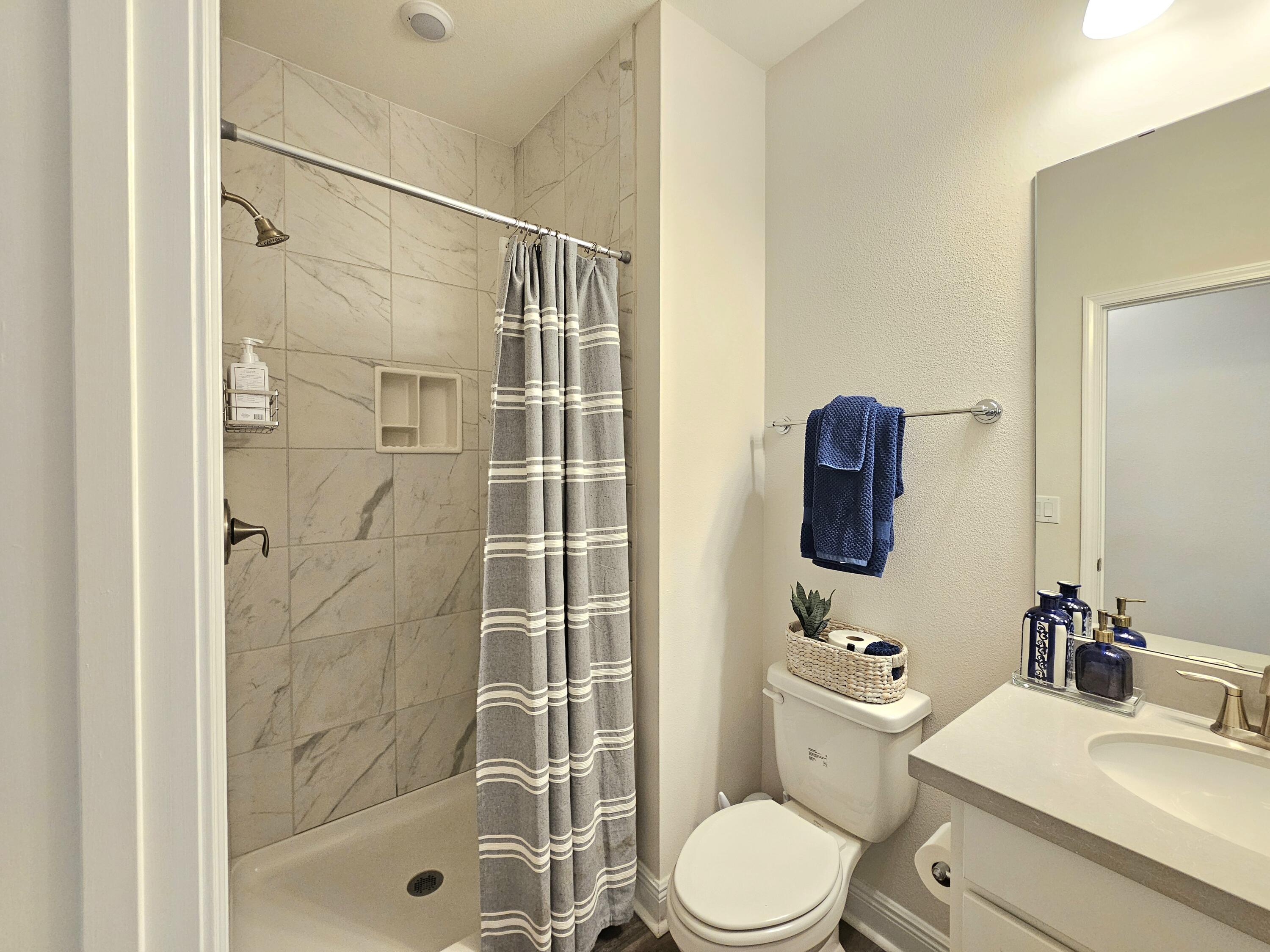 137 Autumn Avenue Freeport, FL 32439 - Photo 35 of 57 Guest Bathroom 1