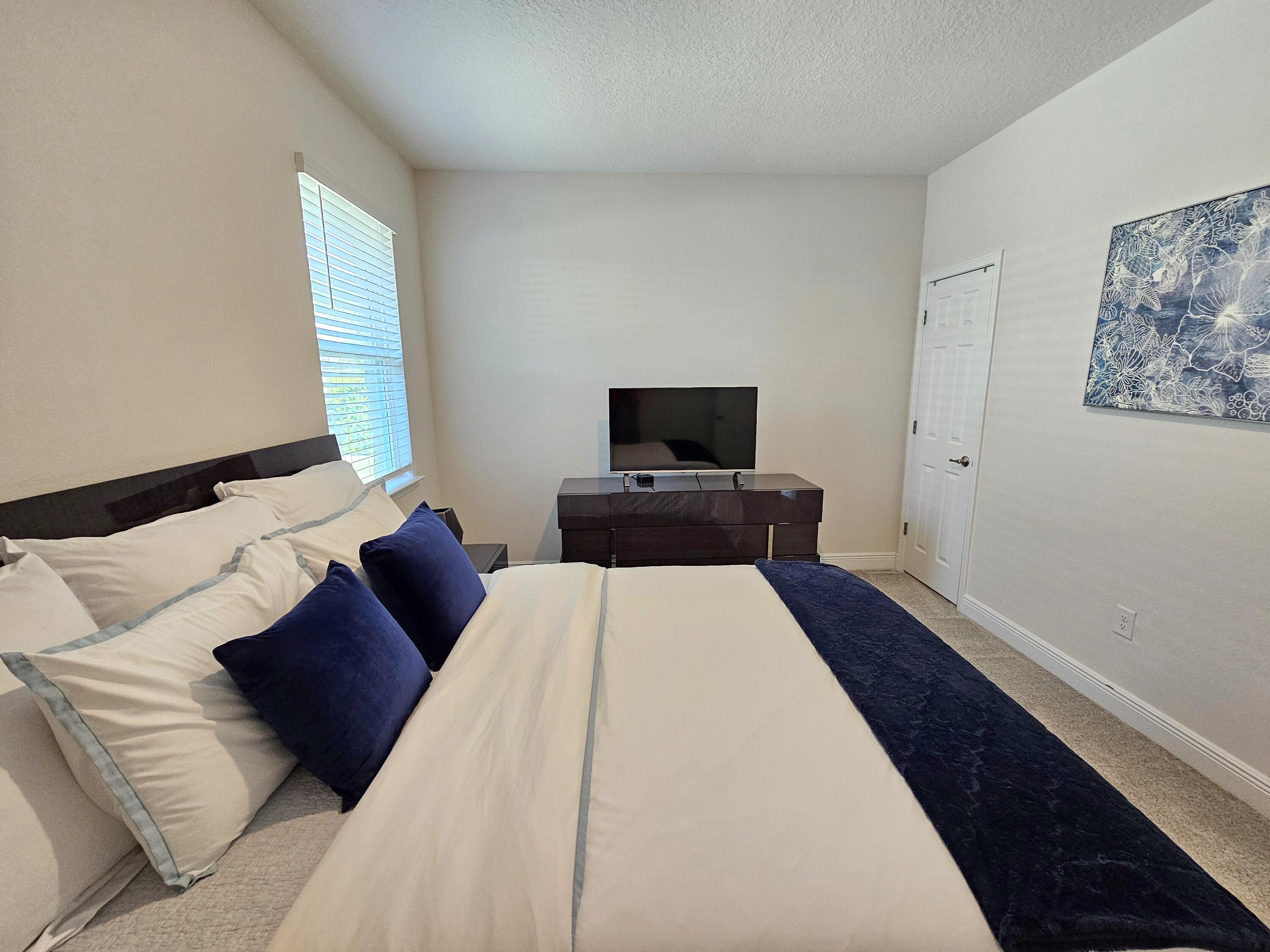137 Autumn Avenue Freeport, FL 32439 - Photo 38 of 57 Spacious Bedroom 3_