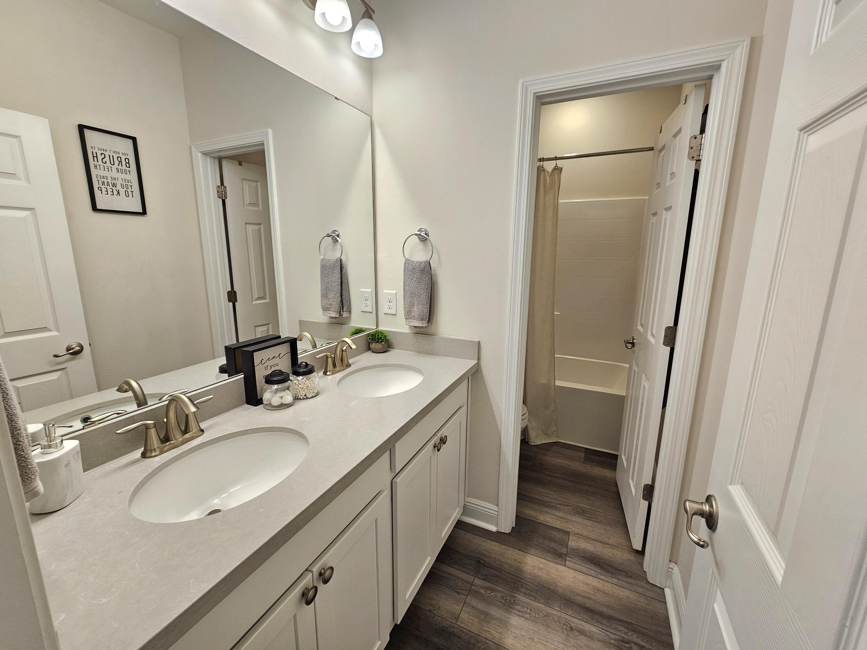 137 Autumn Avenue Freeport, FL 32439 - Photo 40 of 57 Guest Bathroom 2