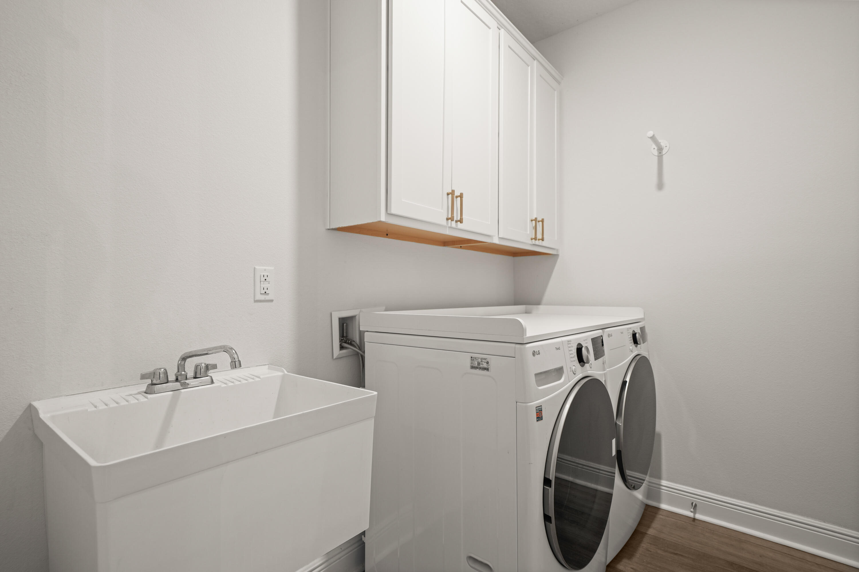 137 Autumn Avenue Freeport, FL 32439 - Photo 54 of 57 Laundry Room