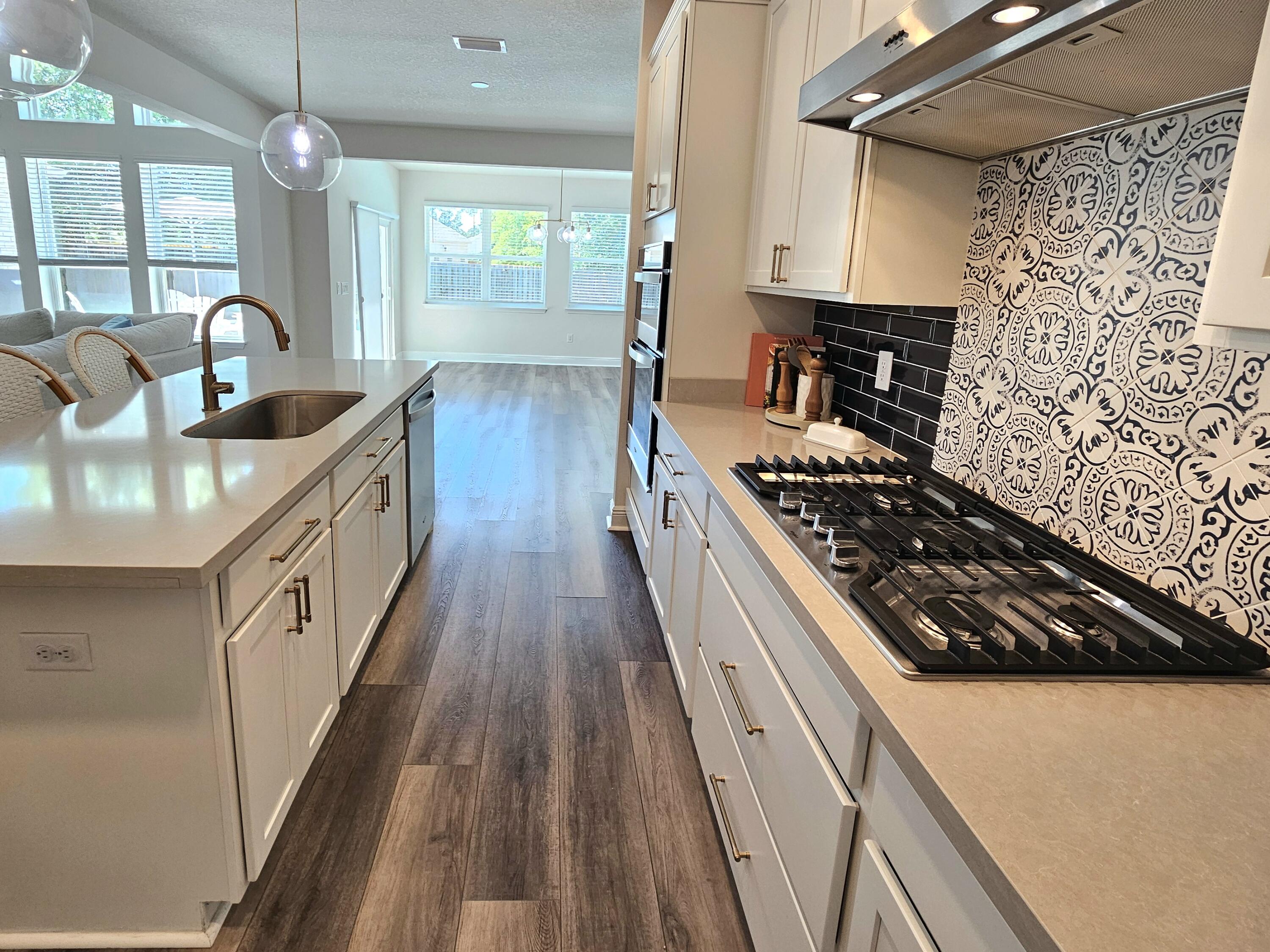 137 Autumn Avenue Freeport, FL 32439 - Photo 9 of 57 Gas Cooktop