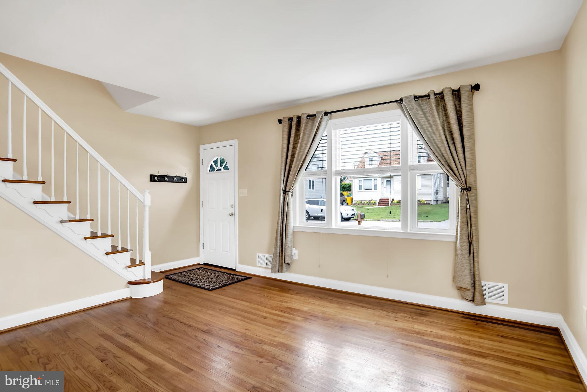 8448 Garden Road Pasadena, MD 21122 - Photo 3 of 27 Entryway