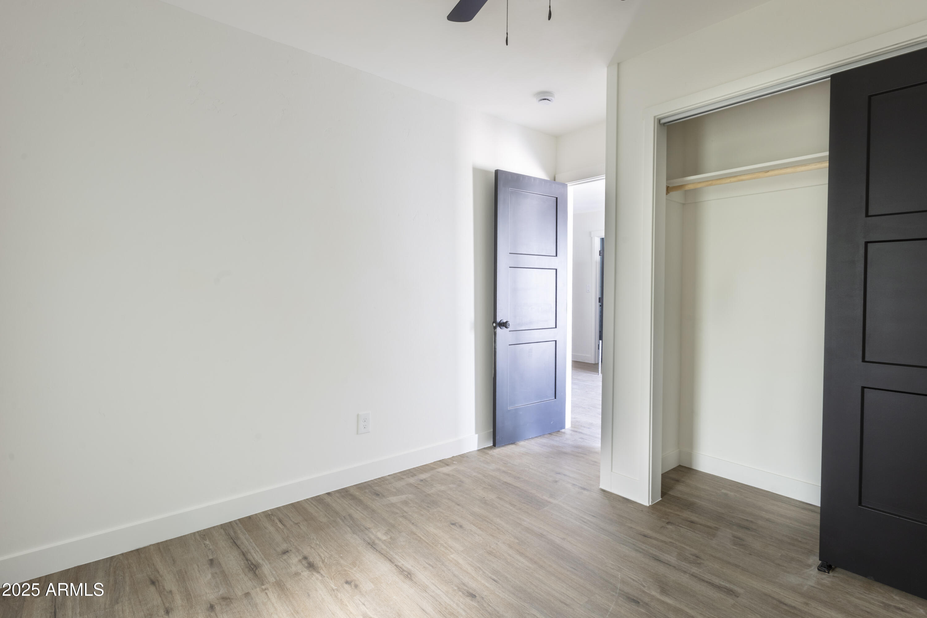 1324 East Hall Street Tempe, AZ 85281 - Photo 20 of 25 a view of an empty room with wooden floor and a window