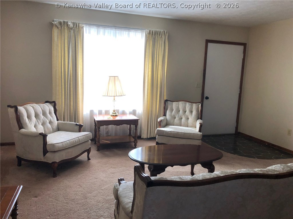 LIVINGROOM  FRONT ENTRY