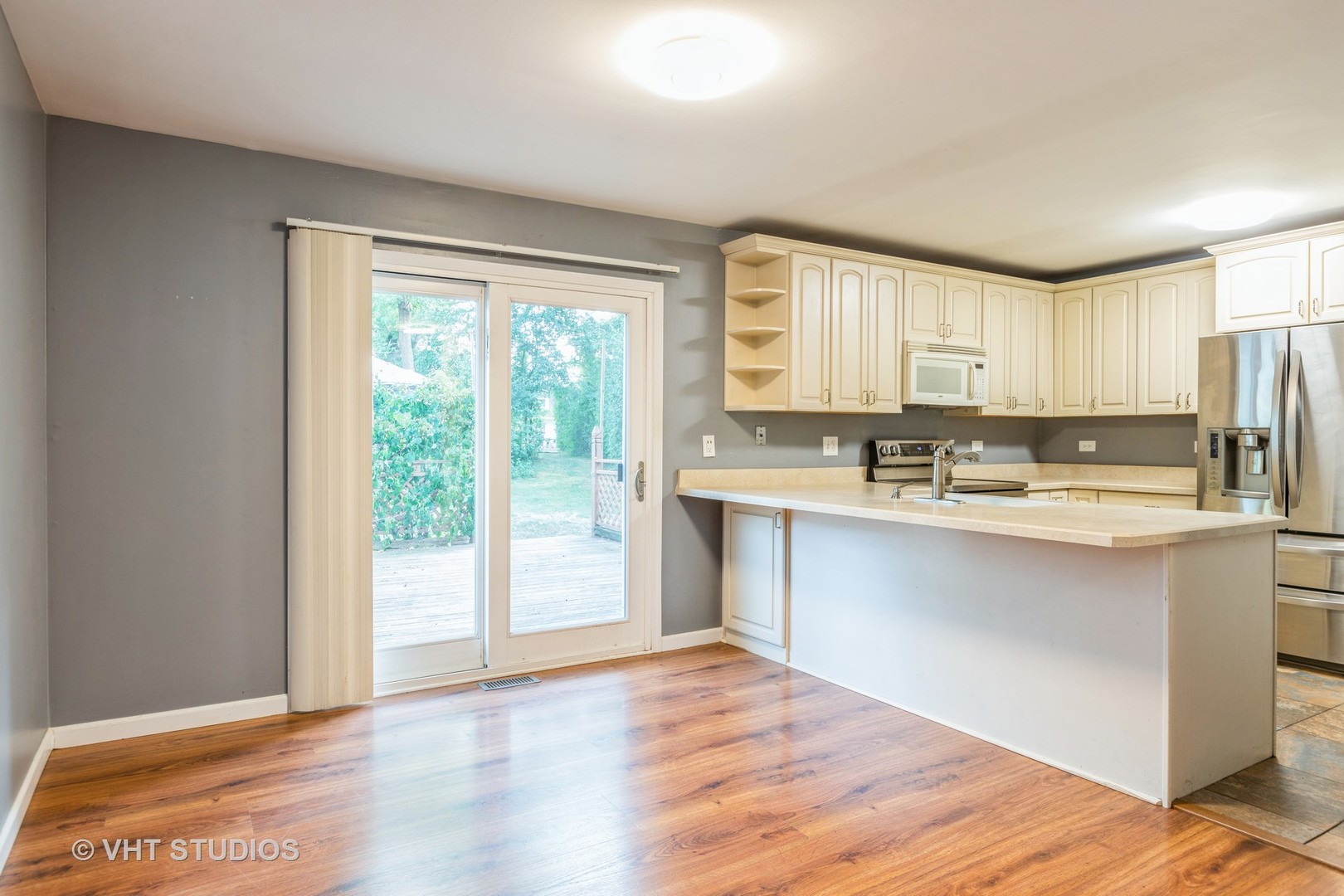 54 Oak Valley Drive Cary, IL 60013 - Photo 5 of 17 a kitchen with stainless steel appliances granite countertop a stove a sink and a refrigerator with wooden floor