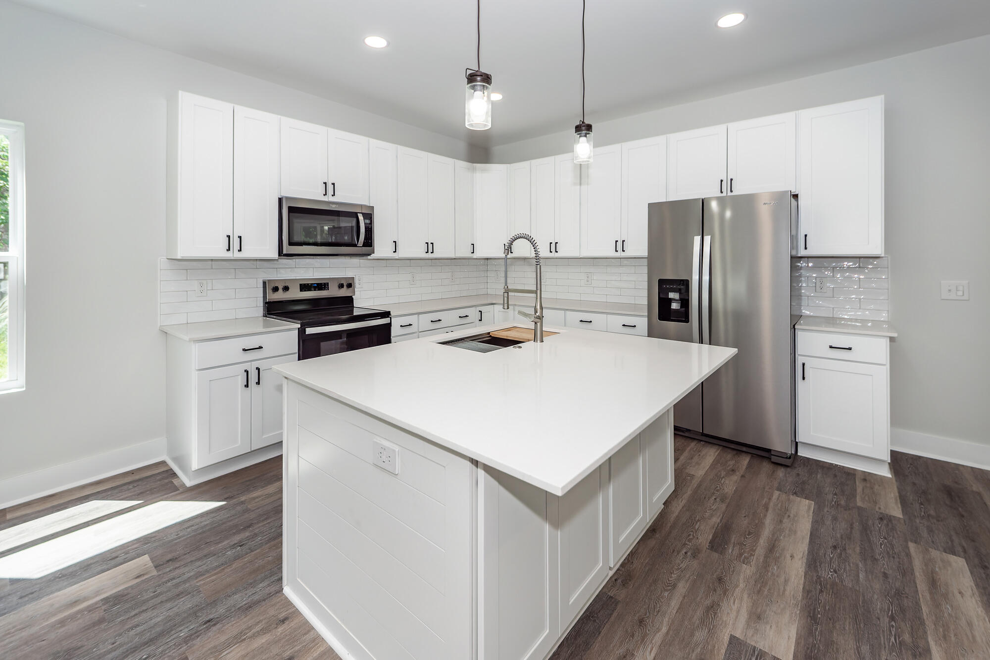 5889 North Rhett Avenue Hanahan, SC 29410 - Photo 14 of 50 09