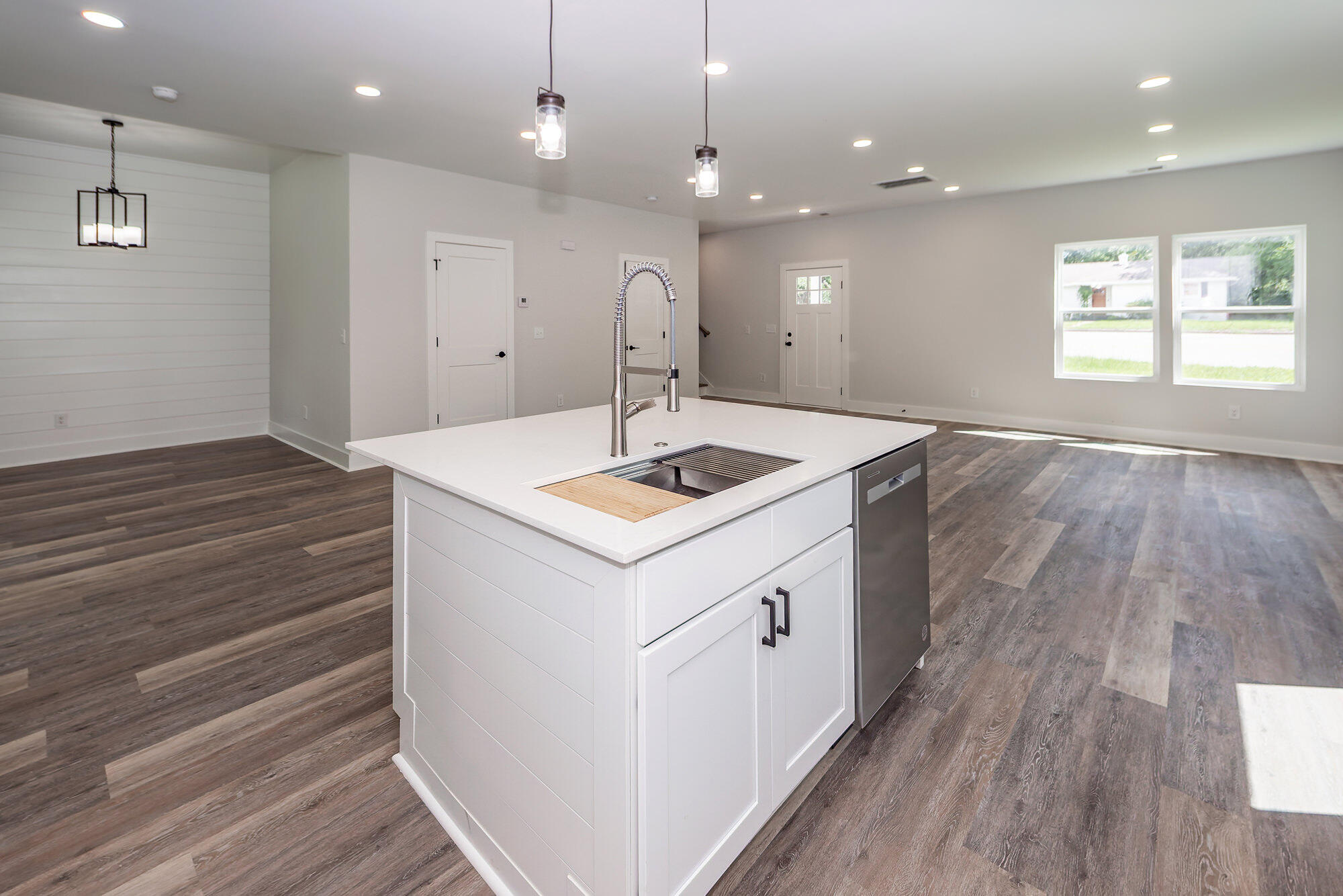 5889 North Rhett Avenue Hanahan, SC 29410 - Photo 18 of 50 13