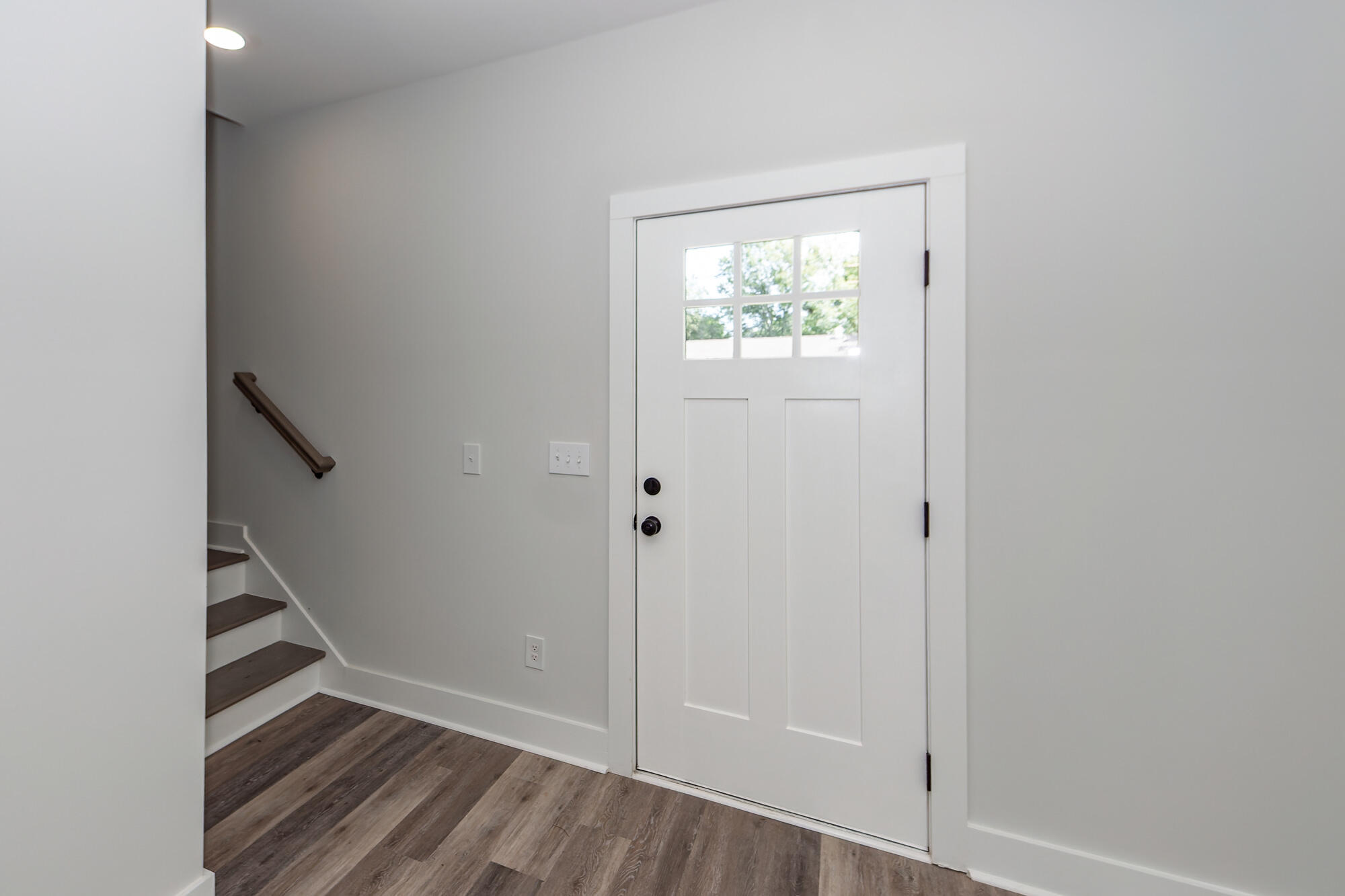 5889 North Rhett Avenue Hanahan, SC 29410 - Photo 5 of 50 02