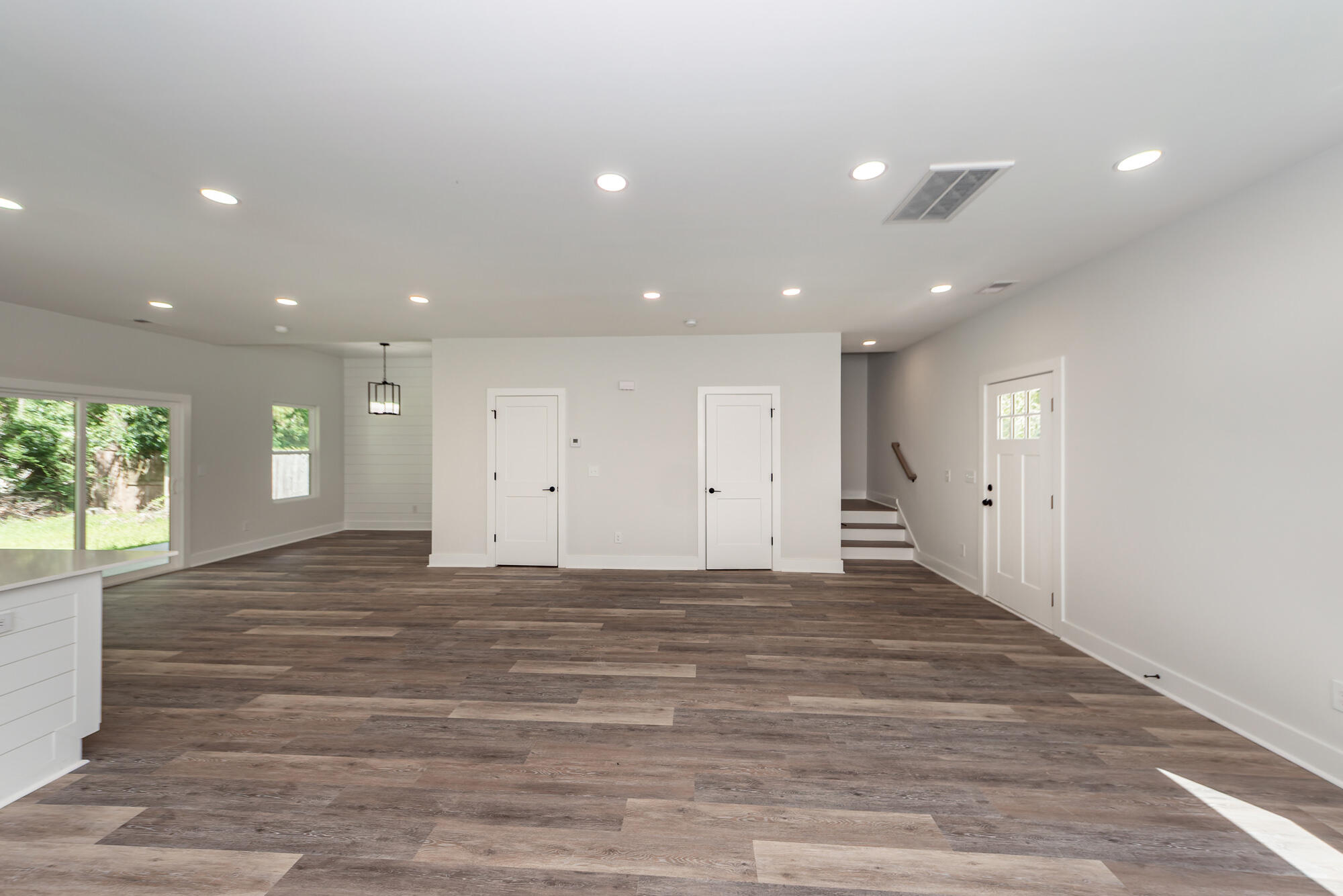 5889 North Rhett Avenue Hanahan, SC 29410 - Photo 10 of 50 06