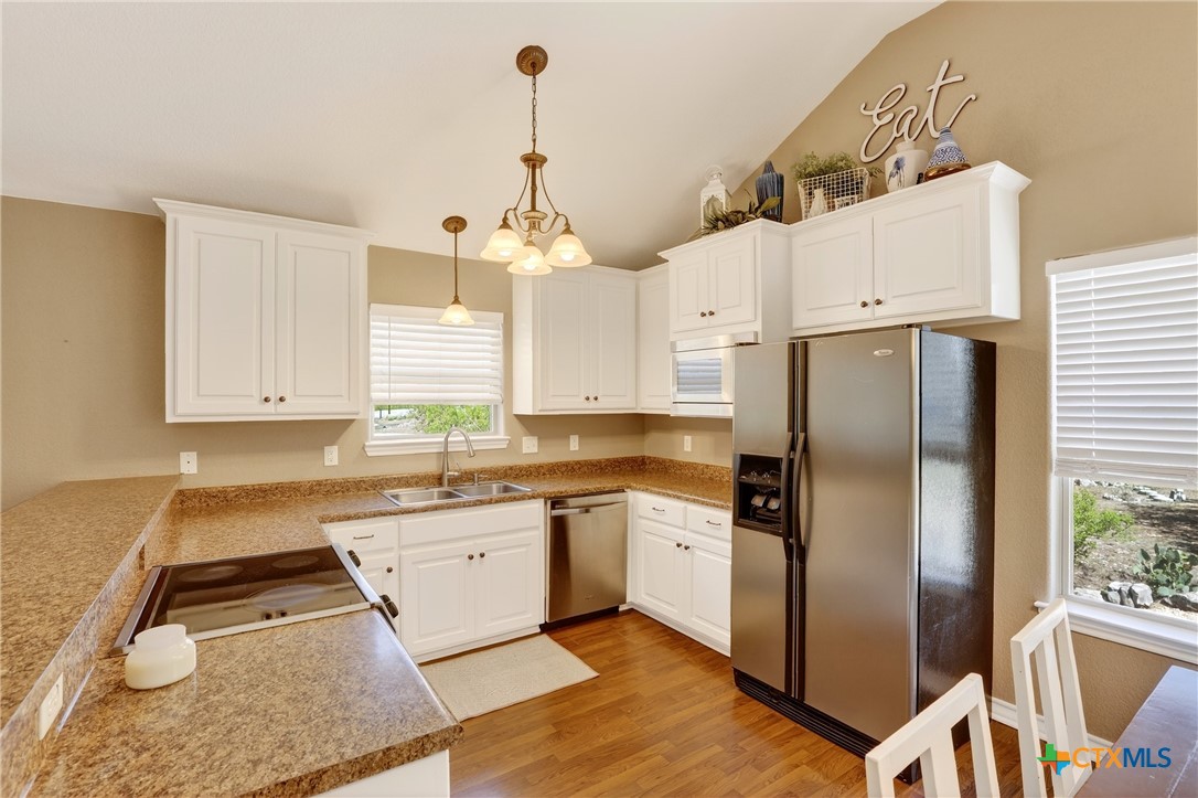 154 Quarry Point New Braunfels, TX 78132 - Photo 35 of 40 Apartment Kitchen