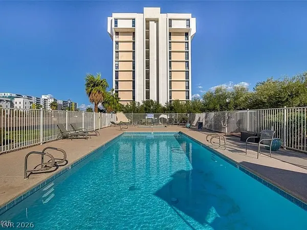 $1,395 | 3930 South University Center Drive, Unit 806, Las Vegas, NV 89119