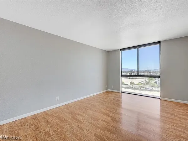 $1,395 | 3930 South University Center Drive, Unit 806, Las Vegas, NV 89119