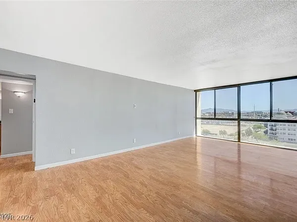 $1,395 | 3930 South University Center Drive, Unit 806, Las Vegas, NV 89119