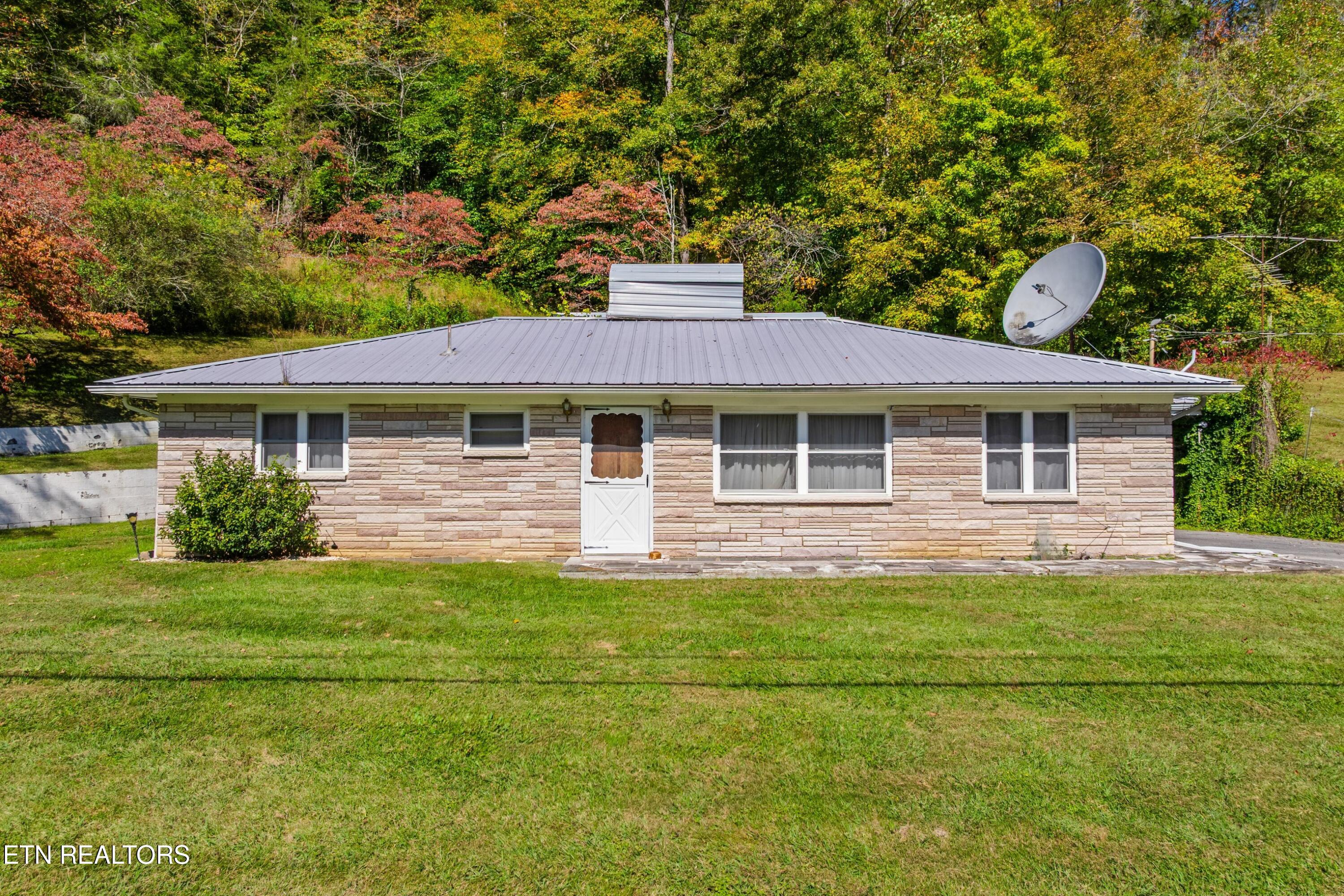 1435 Highway 33 Tazewell, TN 37879 - Photo 3 of 59 002-1435Tennessee33-Tazewell-TN-37879-SM