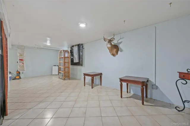 a view of a livingroom with furniture