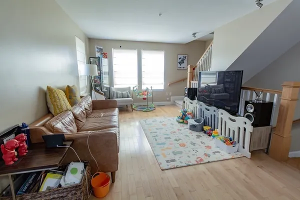 $4,800 | 316 Rindge Avenue, Unit 9, Cambridge, MA 02140