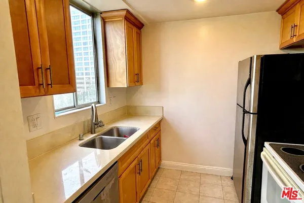 $535,000 | 10751 Wilshire Boulevard, Unit 607, Los Angeles, CA 90024