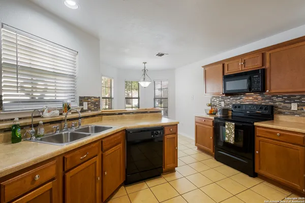 $330,000 | 10403 Alsfeld, Helotes, TX 78023