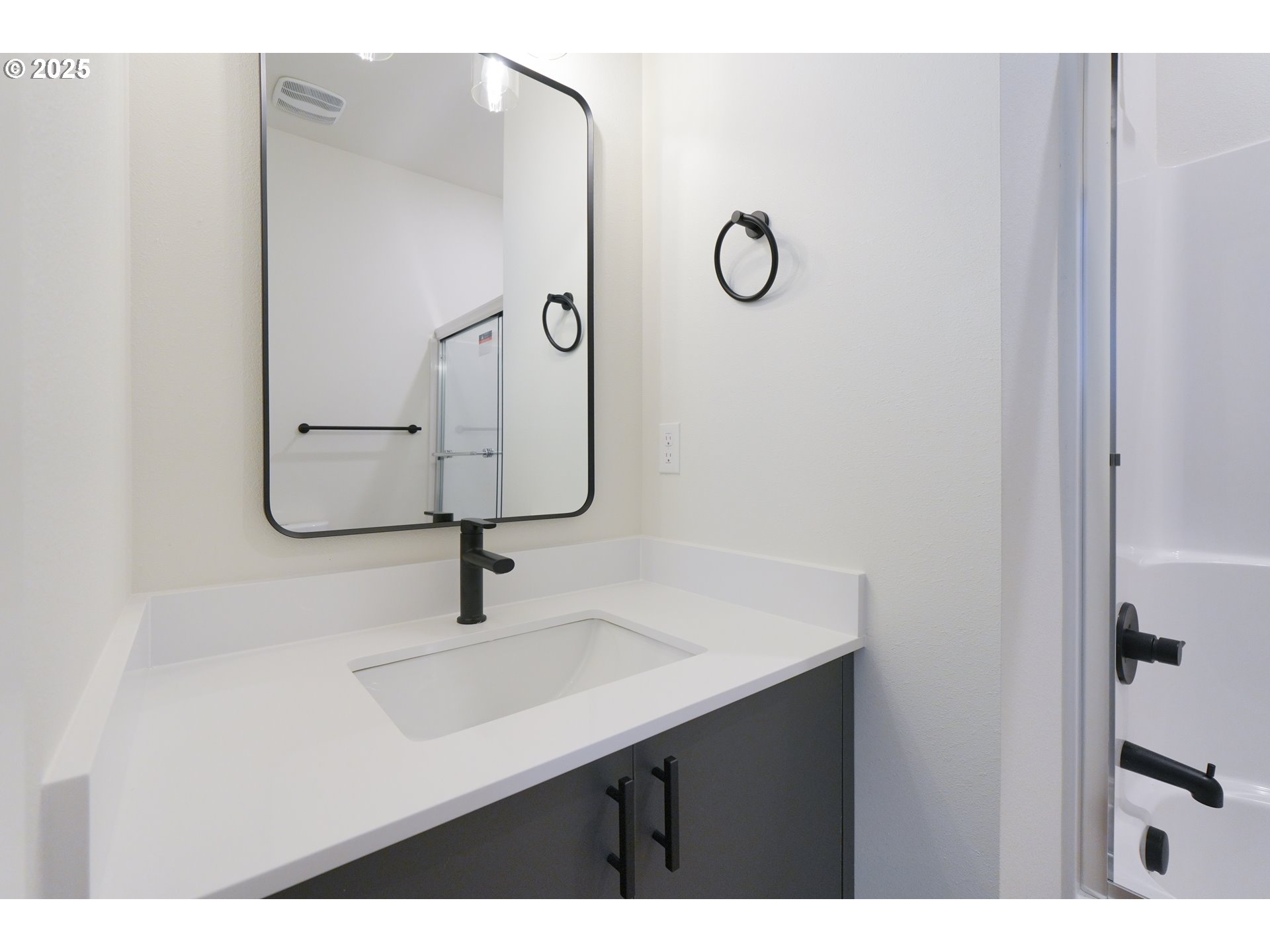 2385 Southeast 135th Avenue, Unit 8 Portland, OR 97233 - Photo 16 of 18