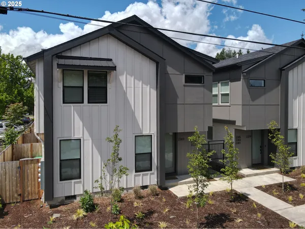 $259,900 | 2385 Southeast 135th Avenue, Unit 8, Portland, OR 97233