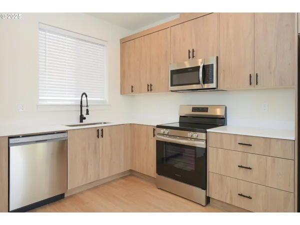$259,900 | 2385 Southeast 135th Avenue, Unit 8, Portland, OR 97233