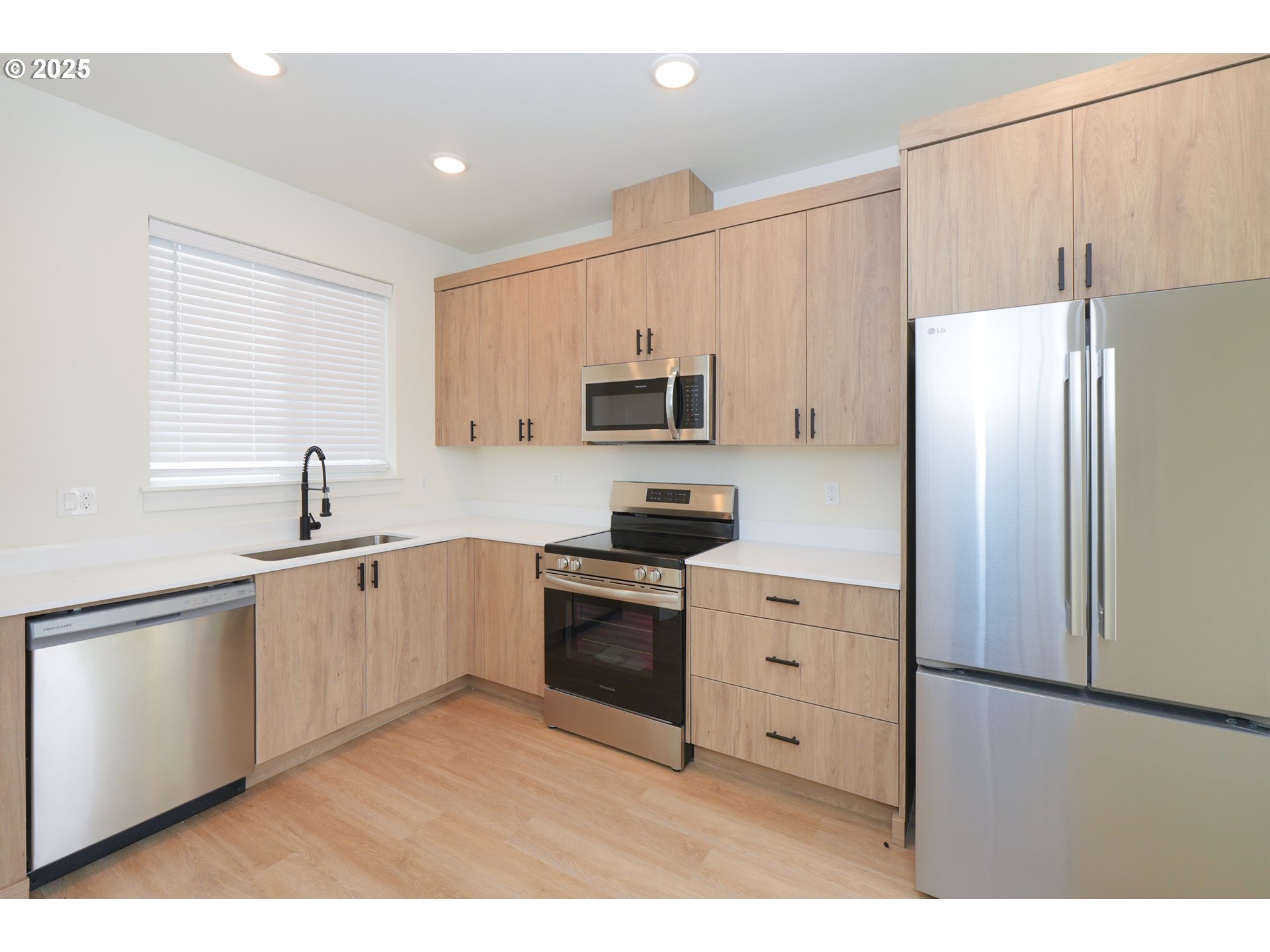 2385 Southeast 135th Avenue, Unit 8 Portland, OR 97233 - Photo 5 of 18