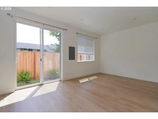 $259,900 | 2385 Southeast 135th Avenue, Unit 8, Portland, OR 97233