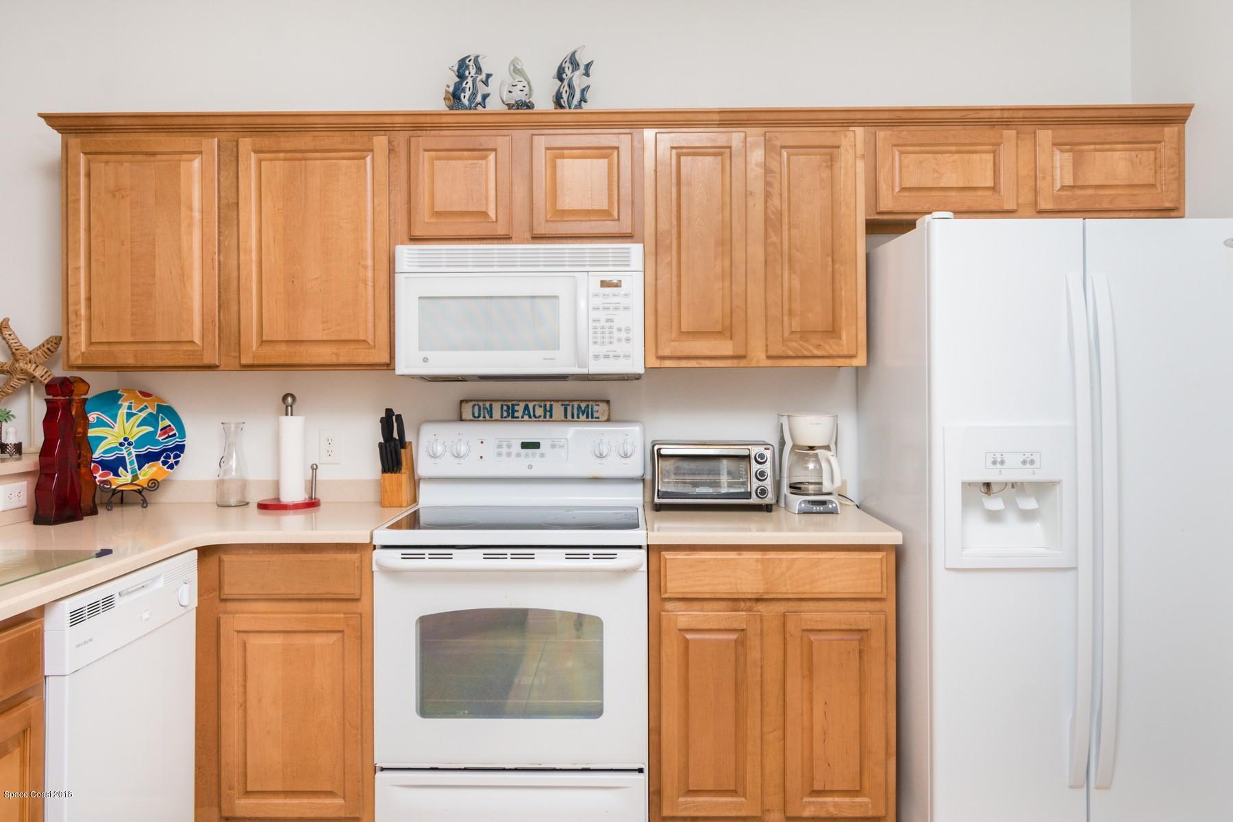 3188 Ricks Way Melbourne Beach, FL 32951 - Photo 3 of 23 Light & Bright Kitchen