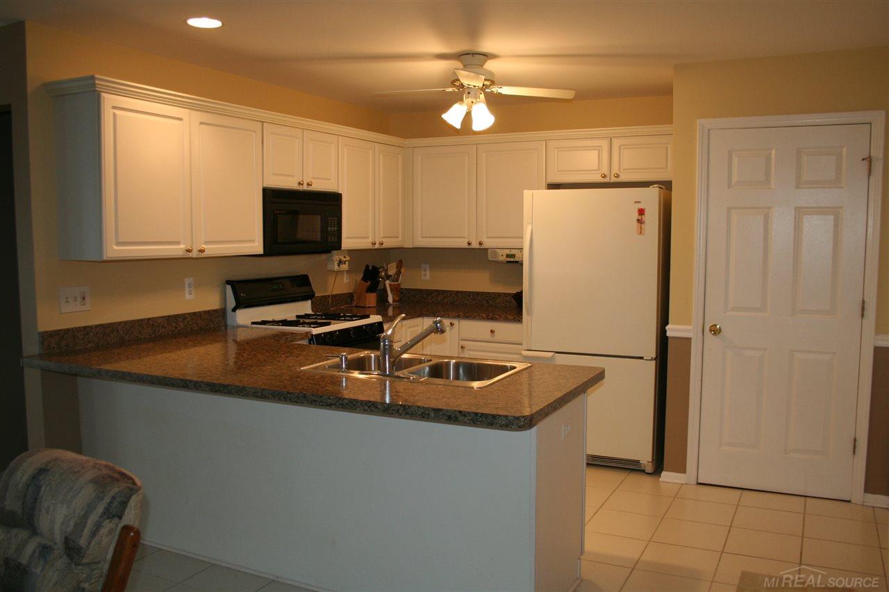 16969 Country Ridge Lane Macomb, MI 48044 - Photo 9 of 38 31275306-8.JPG