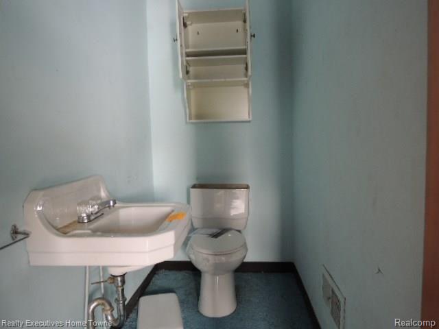 1080 Aitken Road Peck, MI 48466 - Photo 5 of 14 Case # 262-176051 Bathroom 2.jpg