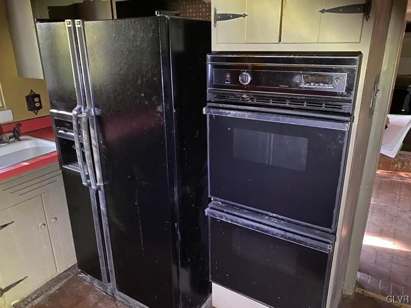 1029 Westgate Circle Bethlehem, PA 18017 - Photo 19 of 42 a close view of a stove and a refrigerator