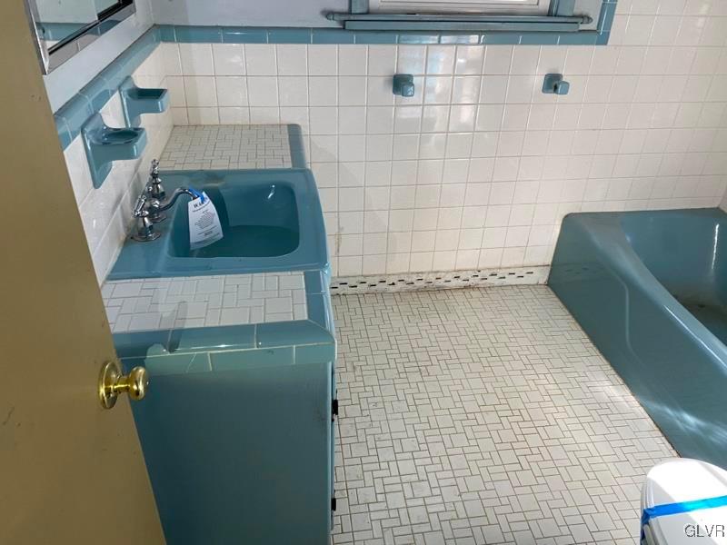 1029 Westgate Circle Bethlehem, PA 18017 - Photo 32 of 42