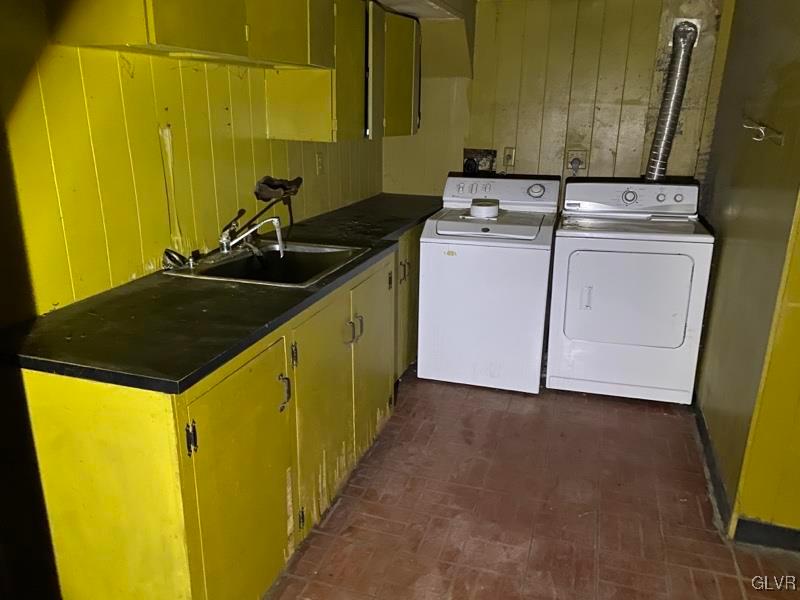 1029 Westgate Circle Bethlehem, PA 18017 - Photo 40 of 42 a utility room with dryer and washer