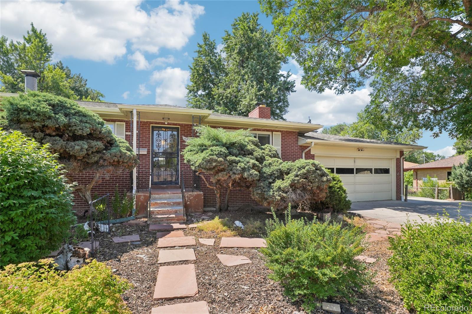 6920 West 47th Place Wheat Ridge, CO 80033 - Photo 2 of 43 front view of a house with a yard