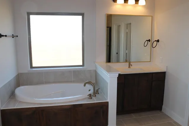 $564,900 | 1325 Promised Land Road, Hewitt, TX 76643