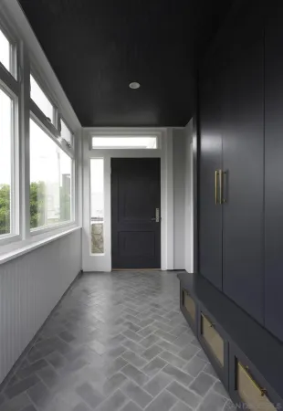 a view of empty room with window